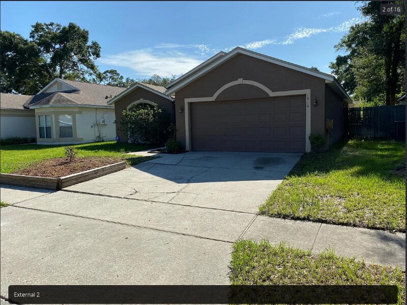 Building Photo - 1916 Windsor Oak Dr