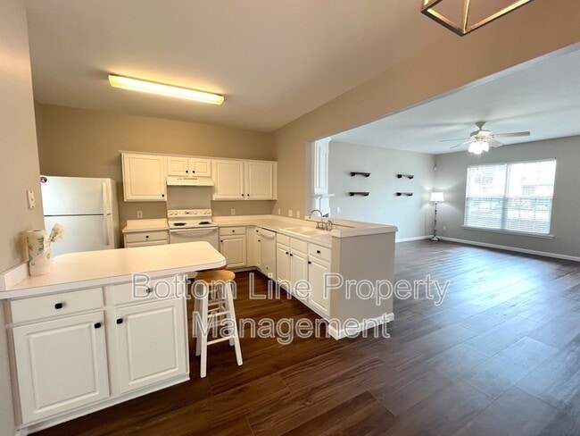 Building Photo - 3279 Mannington Dr