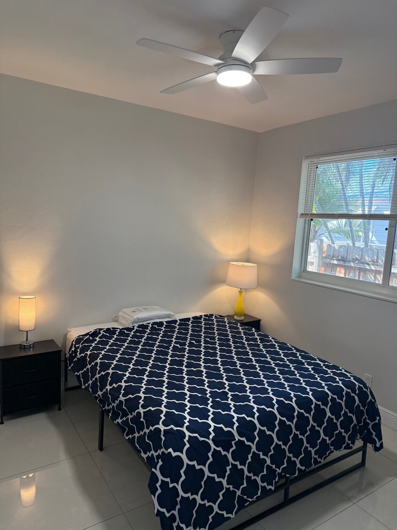 Building Photo - 2513 Staples Ave