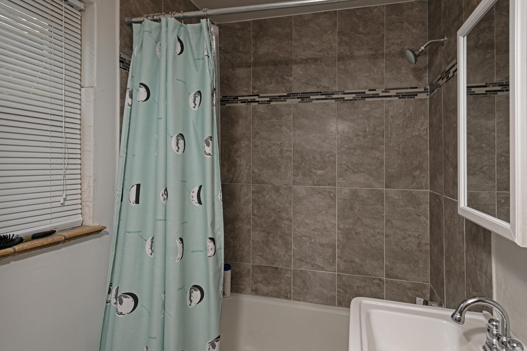 bathroom - 3648 Ames St