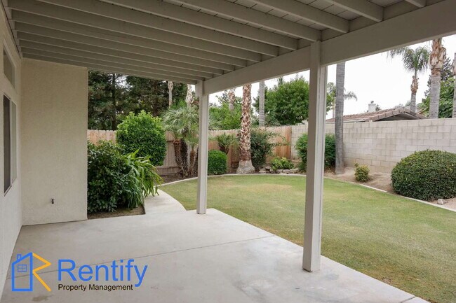 Building Photo - Charming Seven Oaks Home - 4Bed, 2Bath - Gardener Included!