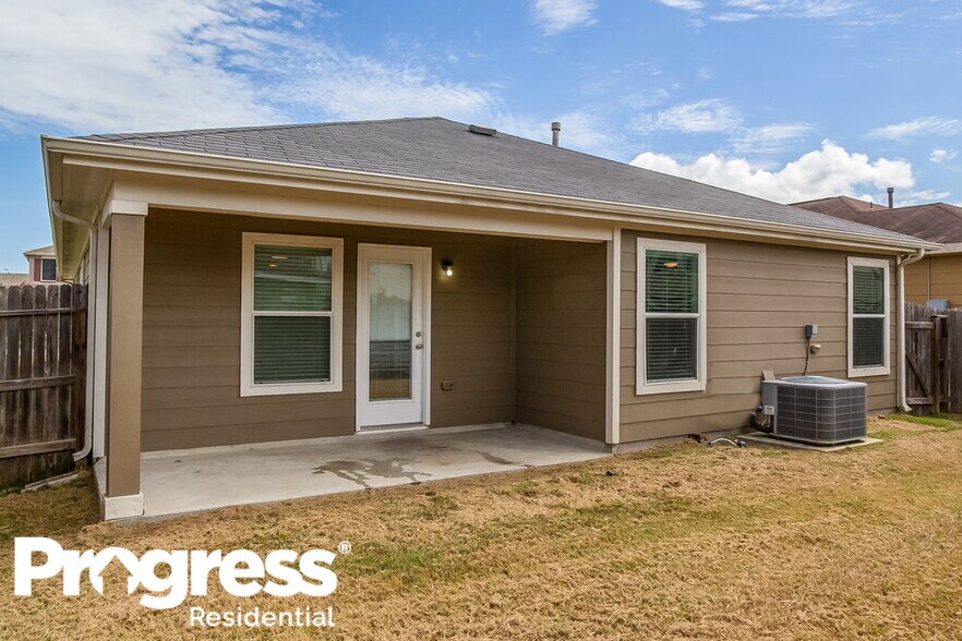 Building Photo - 29327 Legends Green Dr