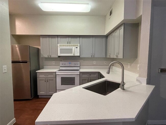 Building Photo - 2320 Gracy Farms Ln