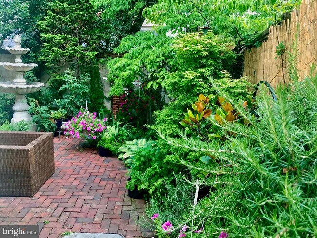 Building Photo - 30 Cornhill St