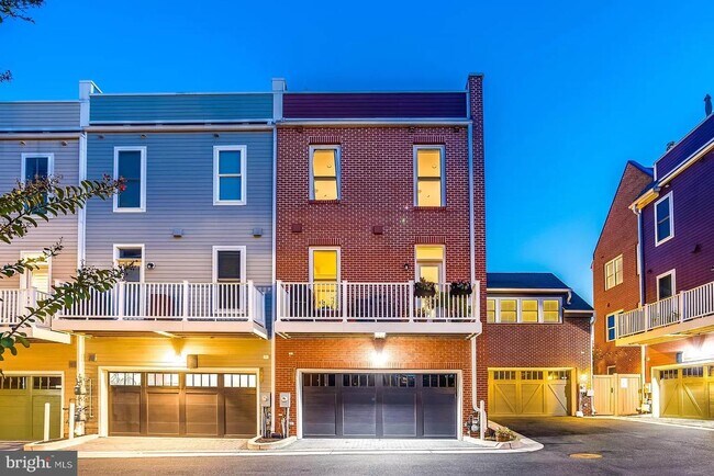 Building Photo - 710 Bluemont Ave
