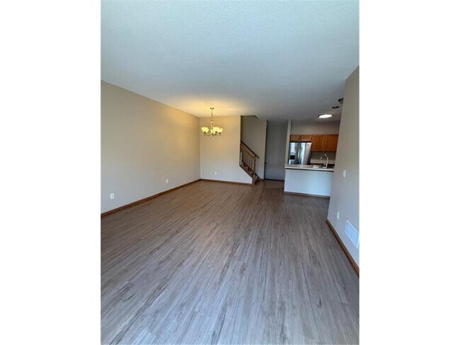 Building Photo - 6886 Meadow Grass Ln S