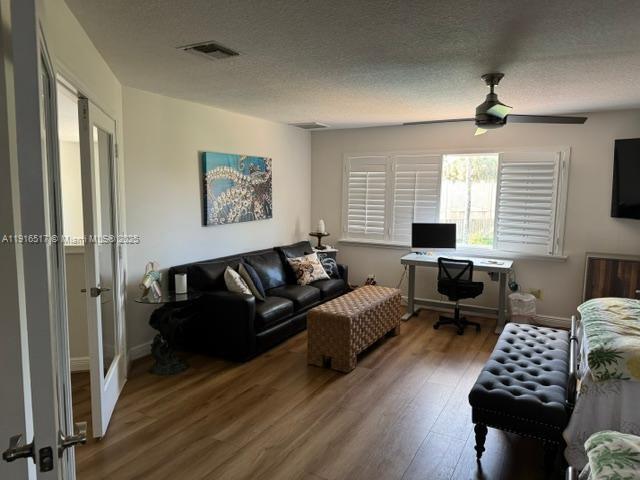 Building Photo - 352 King Fisher Dr