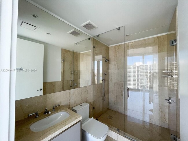 Building Photo - 15701 Collins Ave