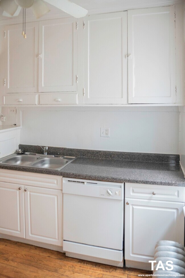 Building Photo - 3902 W Argyle St