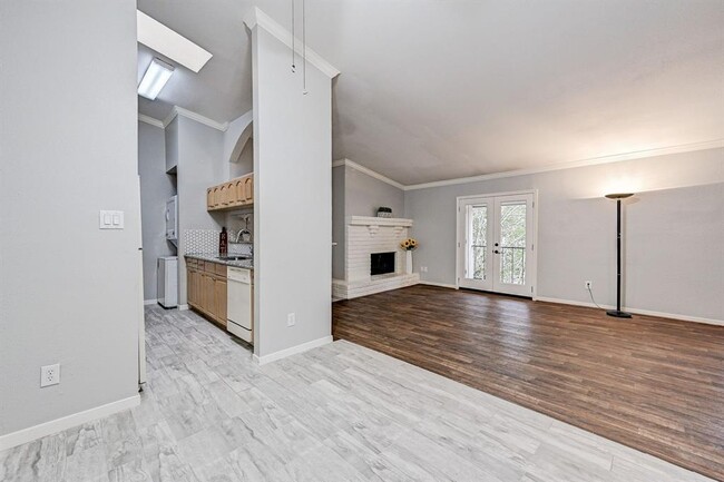 Building Photo - 2425 Augusta Dr