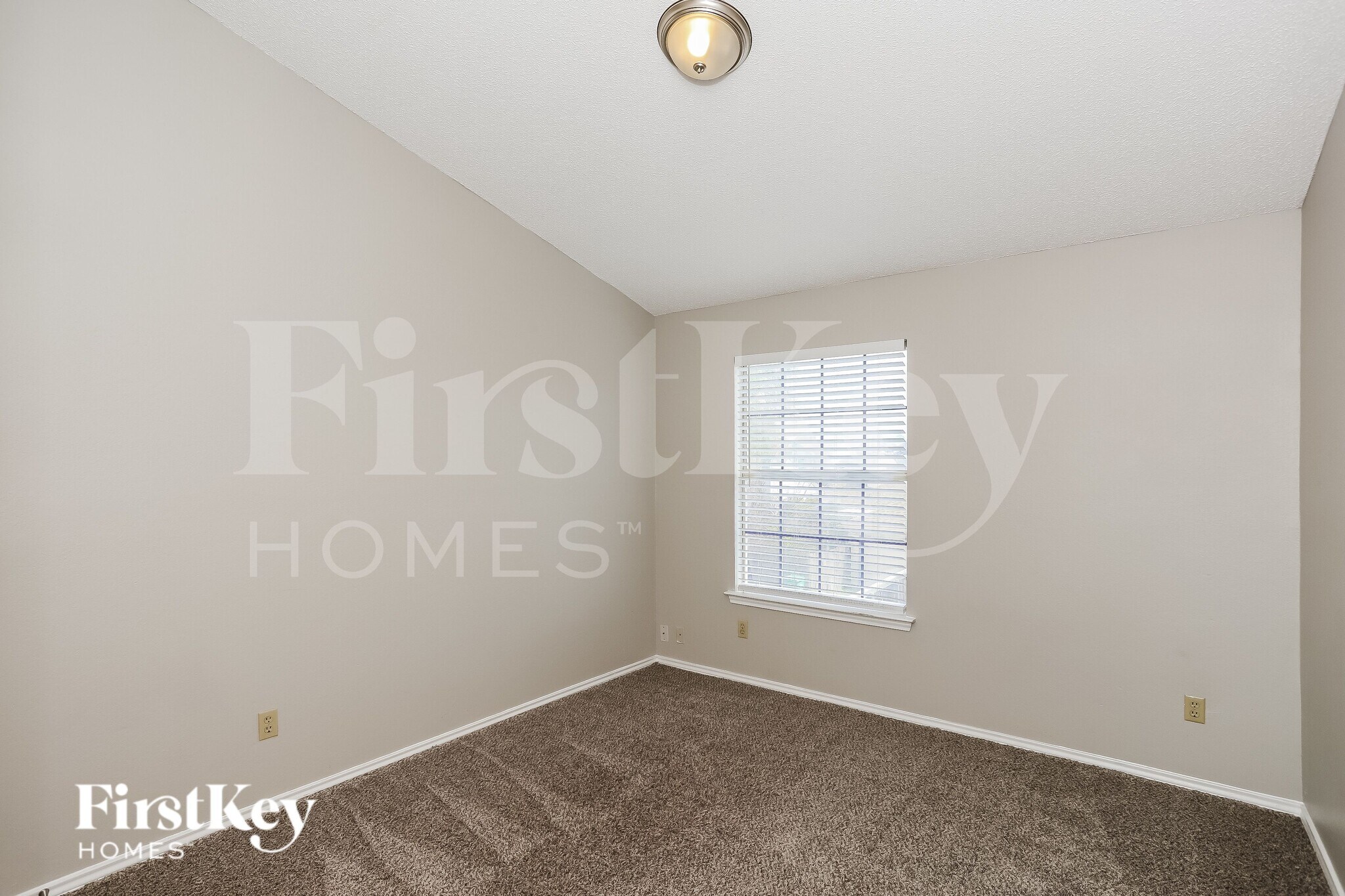 Building Photo - 1532 High Pointe Ln