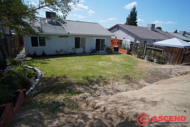 Building Photo - Beautiful Home Off Merle Haggard Dr!