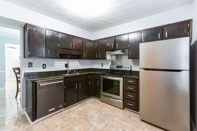 Building Photo - 2bd Townhome in the Heart of Tucker