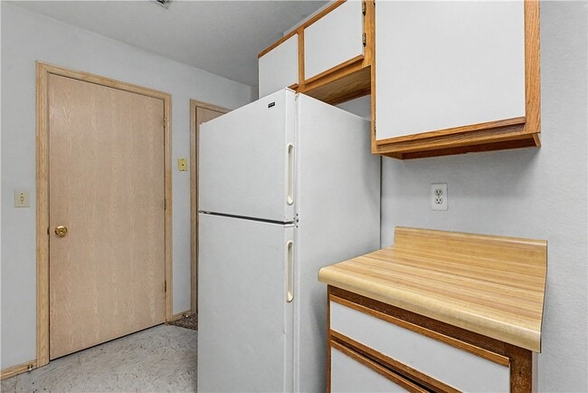 Building Photo - 1366 E Sequoyah Ct
