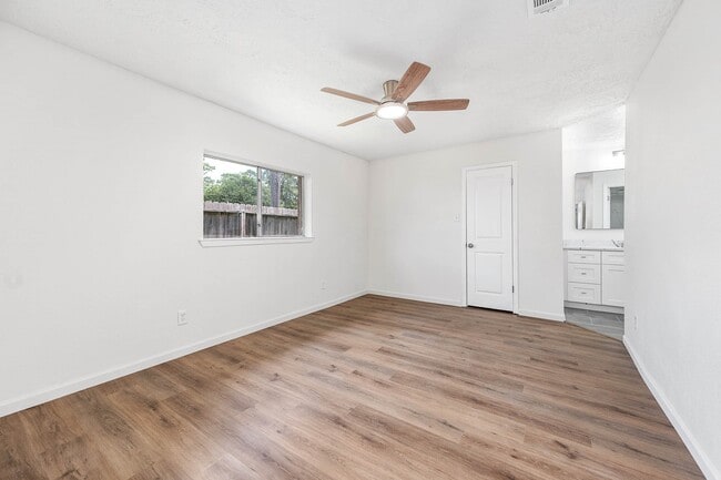 Building Photo - 6526 Lynngate Dr