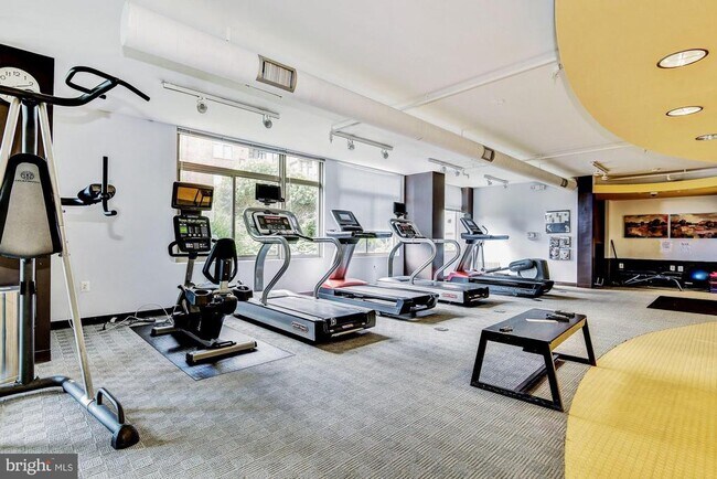 Building Photo - 3650 S Glebe Rd