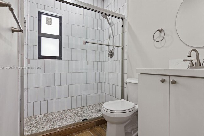 Building Photo - 1136 SW 12th Ct