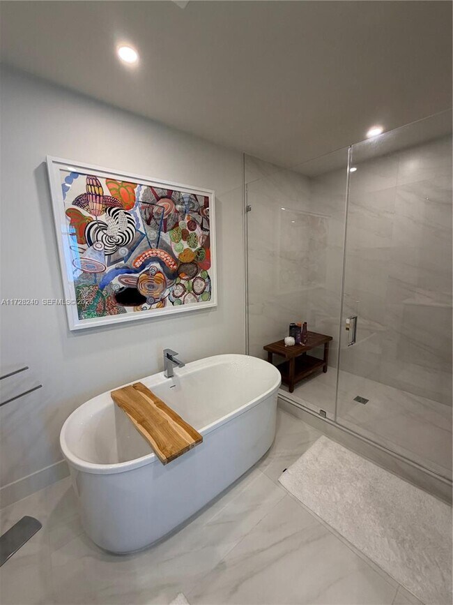 Building Photo - 17550 Collins Ave