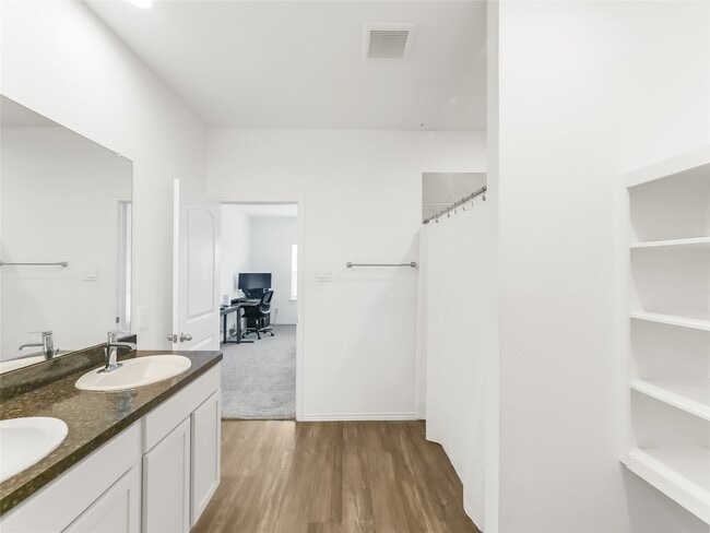 Building Photo - 15022 High Rpds Ln