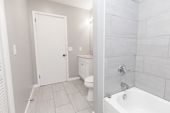 Building Photo - 857 Heritage Cir