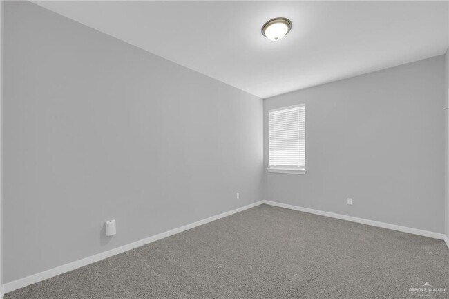 Building Photo - 27 Yale Ave