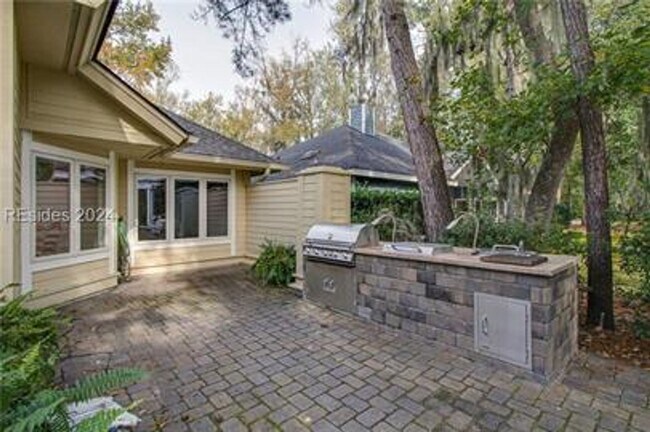 Building Photo - Welcome To Rosehill