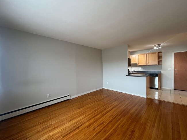 Building Photo - Fantastic 1 BR/1 BA Apartment in the Whitt...