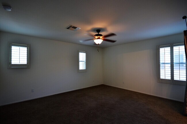 Building Photo - 995 S Cheshire Ln