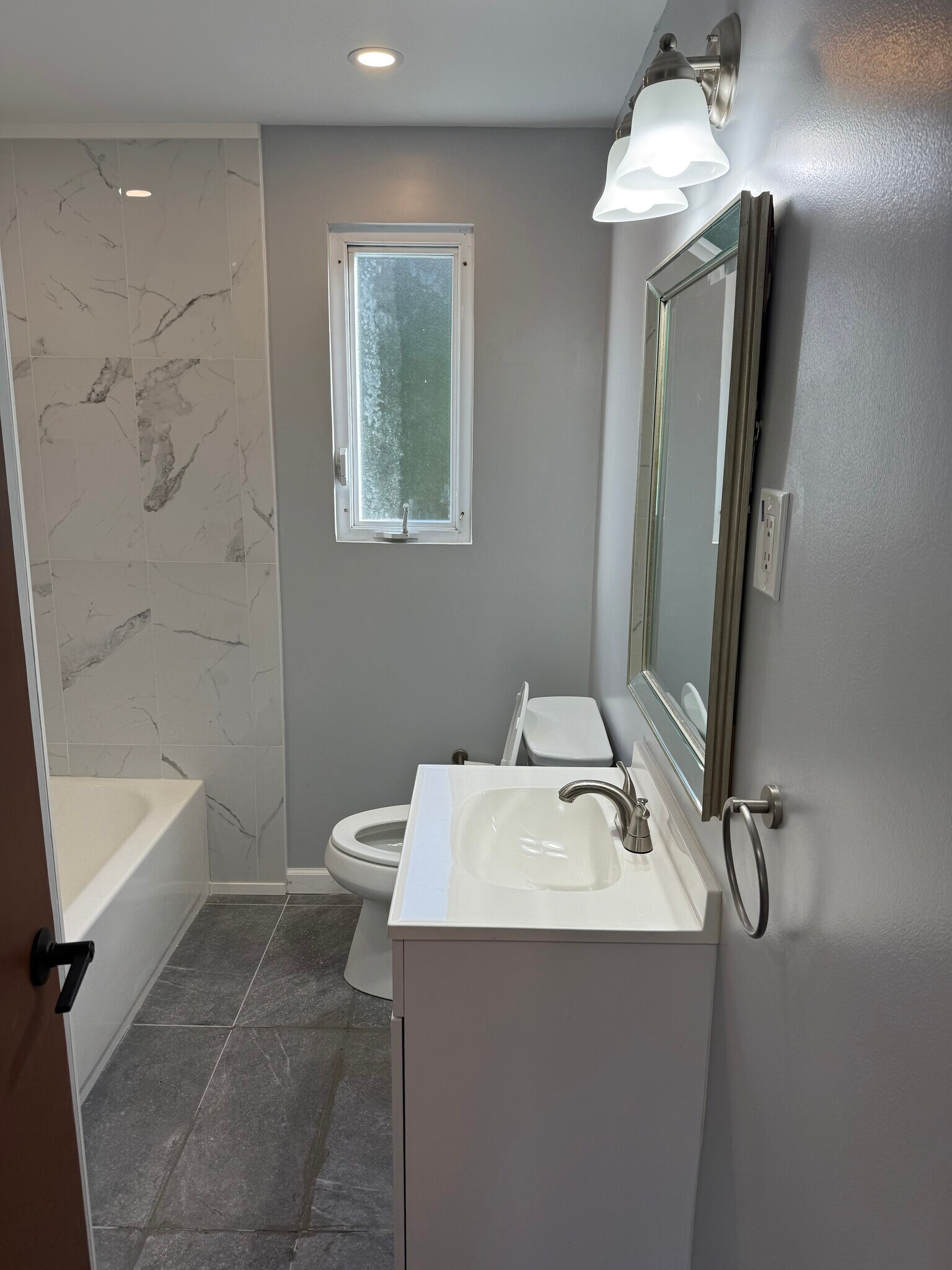 Main bath - 114 Oliver Dr