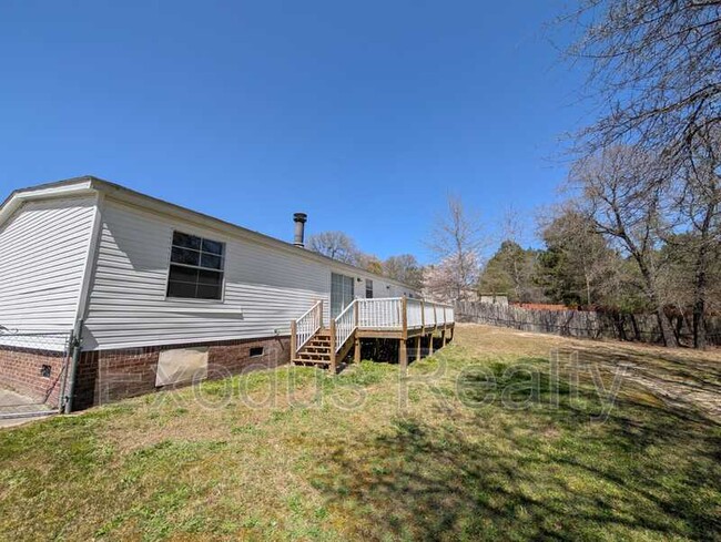 Building Photo - 10 Forest Manor Dr