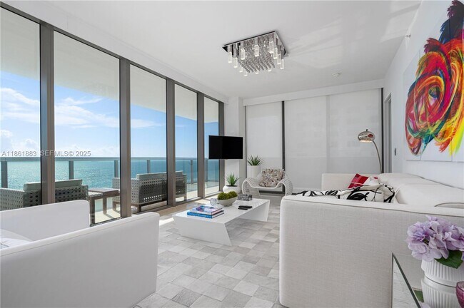 Building Photo - 5875 Collins Ave