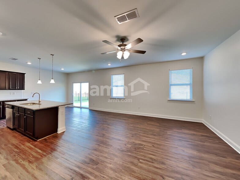 Building Photo - 800 Headland Wy