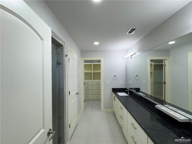 Building Photo - 26 Garman St