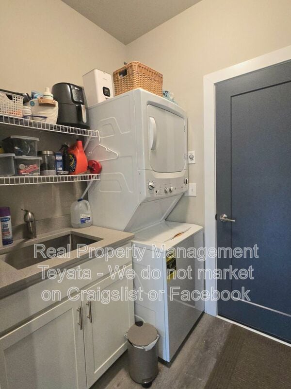 Building Photo - 6211 N Beulah Ave