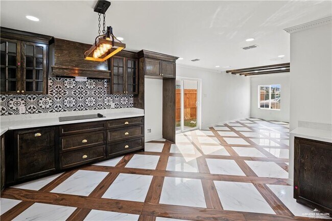 Building Photo - 9 Karen Dr