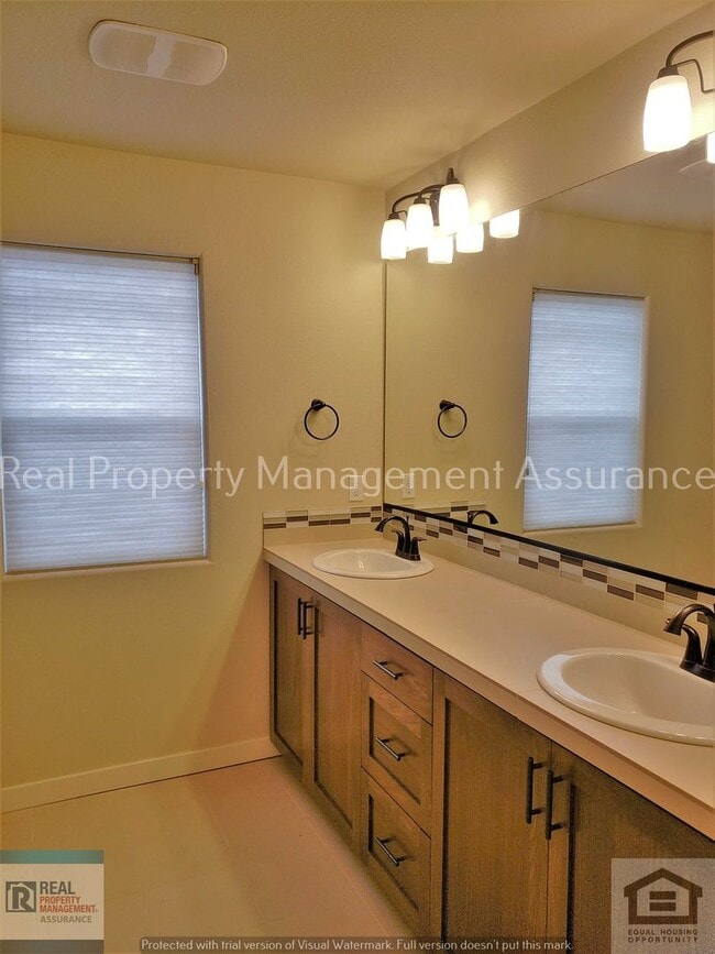 Building Photo - 28857 SW Geneva Loop