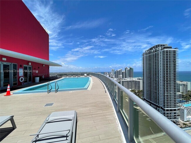 Building Photo - 2600 E Hallandale Beach Blvd