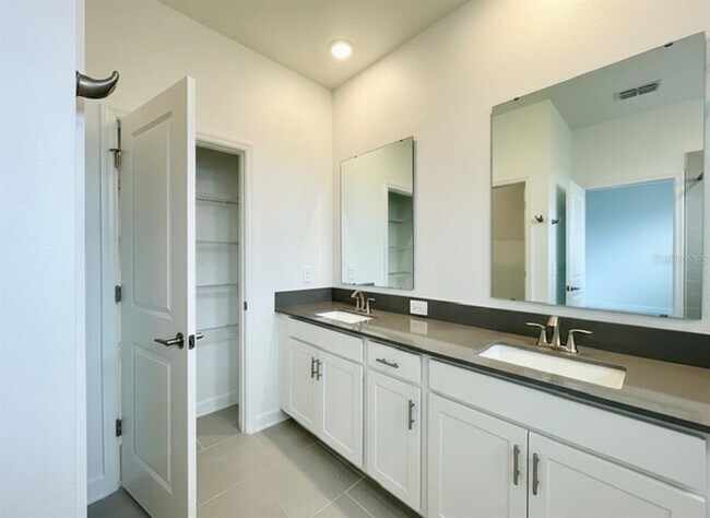 Building Photo - 4630 Wandsworth Wy