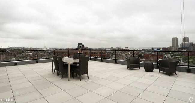 Building Photo - 112 beverly St