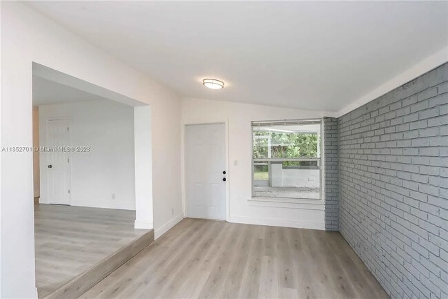 Building Photo - 4421 NW 34th Ct