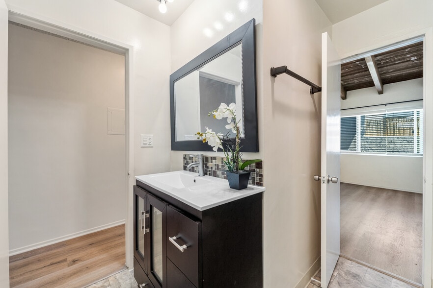 Building Photo - 1909 Harriman Ln