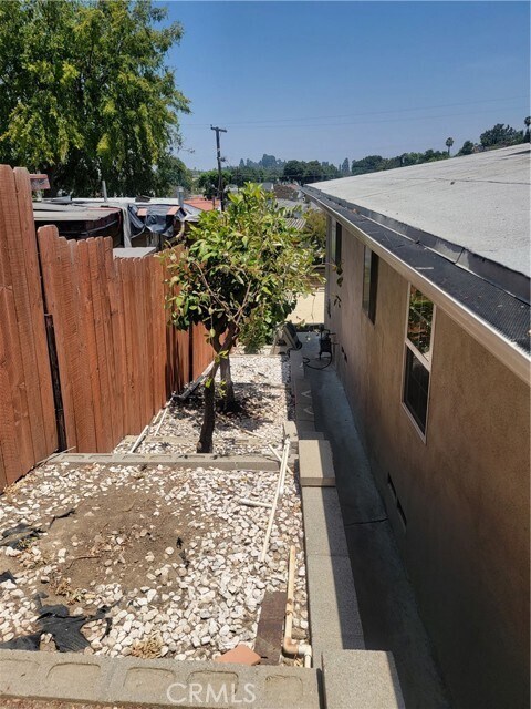 Building Photo - 2511 Florentina Ave