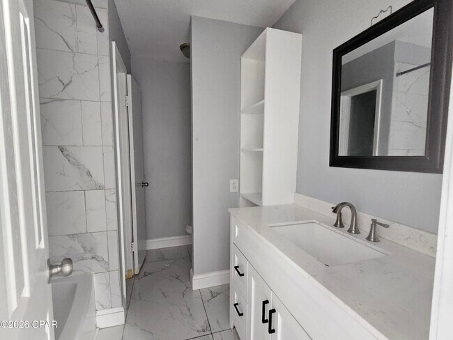 Building Photo - 4402 Cindy Ln