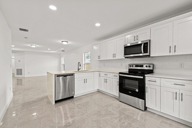 Building Photo - 427 Barnett St