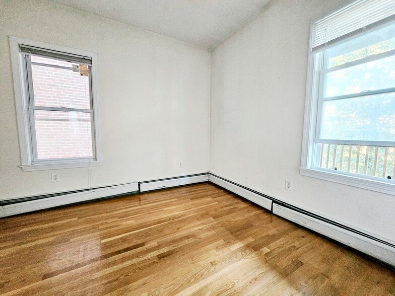 Building Photo - 141 Hillside St