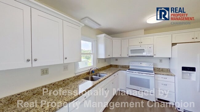 Building Photo - Charming Water Front Home with Private Dock