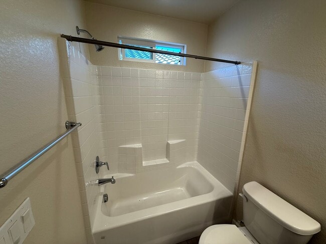 Building Photo - Two story home located in Sylvan School District!