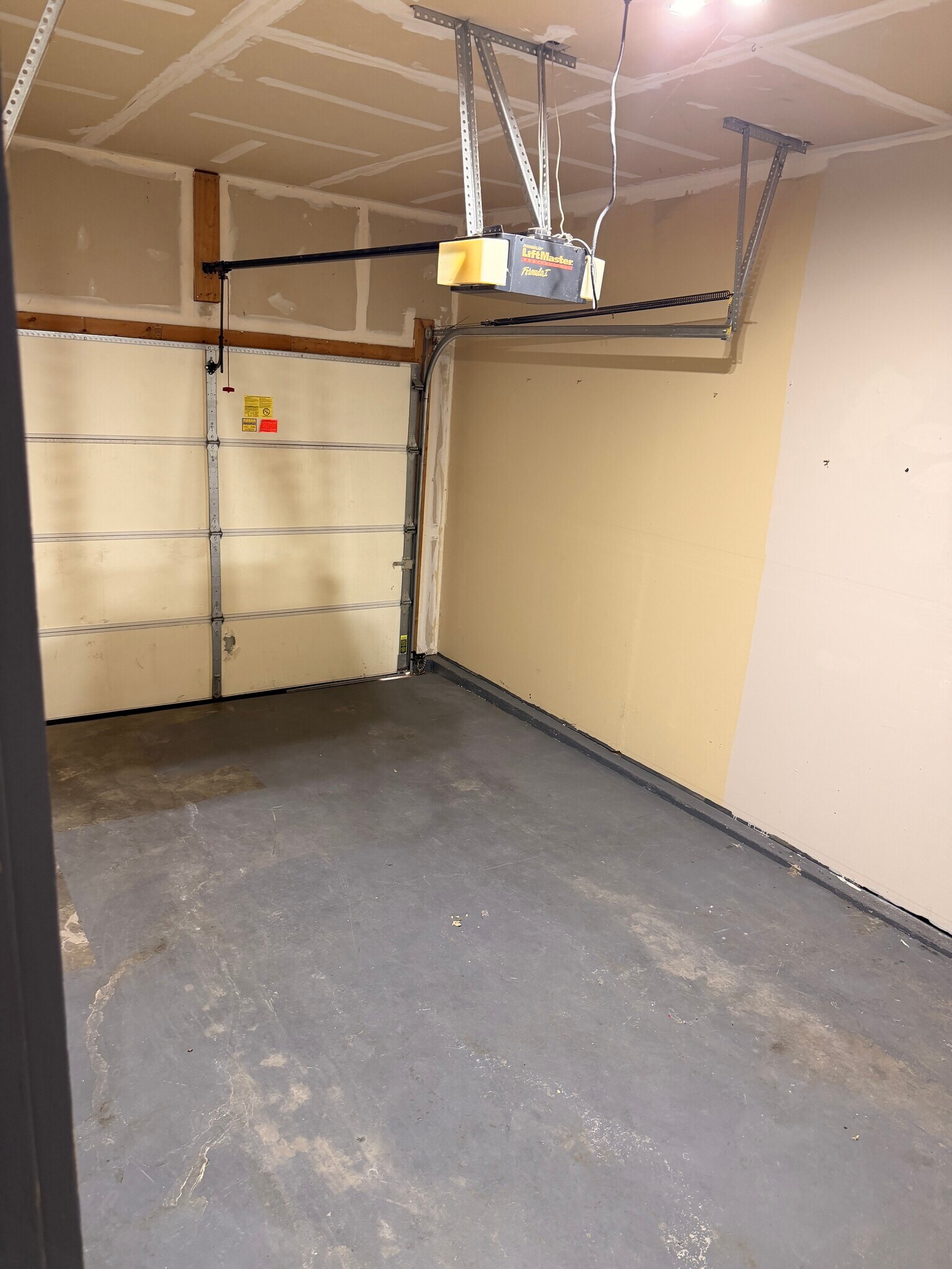 Building Photo - 1325 W Nottingham Cir