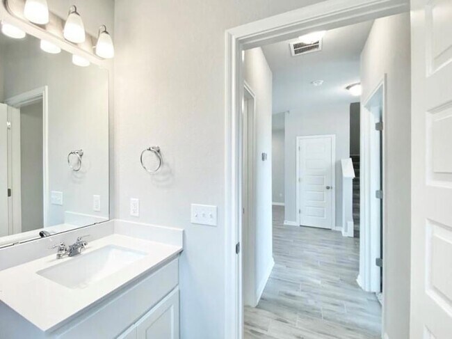 Building Photo - 2525 Pecan Island Dr