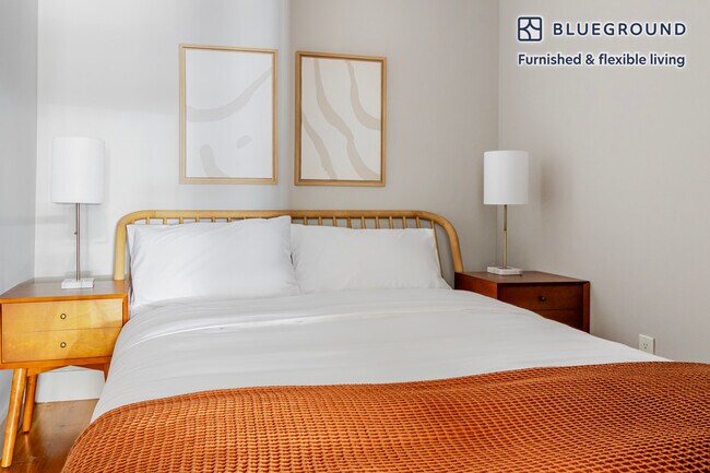 Building Photo - 515 W 47th St